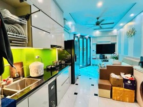 BÁN NHANH TT CẦU GIẤY - 5 TẦNG - LÔ GÓC THOÁNG - NGÕ BA GÁC TRÁNH NHAU - 40M RA MẶT PHỐ