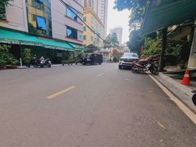 BÁN NHÀ PHỐ TRUNG KÍNH. 5 TẦNG. LÔ GÓC. KINH DOANH. Ô TÔ ĐỖ CỬA.