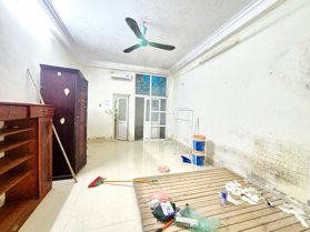 Bán Nhà Lĩnh Nam. Hoàng Mai. DT 70m2. MT 4.1m. 5 Tầng. Giá 12.4 Tỷ.