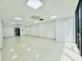  Bán tòa nhà mới xây xong ở Hoàng ngân 120m2 x 9 tầng 1 hầm làm thẩm mỹ, showroom, VP