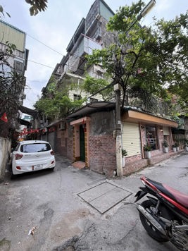 BÁN NHÀ ĐƯỜNG HOÀNG NGỌC PHÁCH. 430M2 - 3 TẦNG. MT 16M.