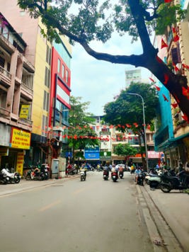 Bán Nhà Lõi Đống Đa - Mặt phố to - oto tránh- KD tốt - thông Cát Linh –Tôn Đức Thắng. 