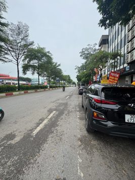 BÁN TÒA NHÀ MẶT PHỐ TRẦN VỸ. 120M2 - 10 TẦNG. THANG MÁY. THÔNG SÀN.
