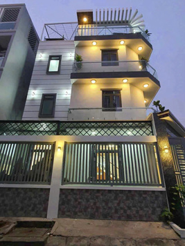 Cần bán nhà nhà 8m Đào Tông Nguyên, Nhà Bè, DT 8x10,5m, 3 lầu, ST. Giá 7,9 tỷ