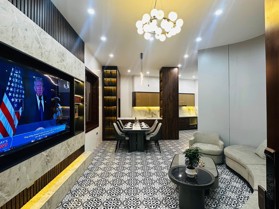Bán nhà Hoàng Mai – Giá 13.9 tỷ – DT 70m² x 5 tầng – MT 4m – thang máy, ô tô đỗ cửa, 6 phòng ngủ