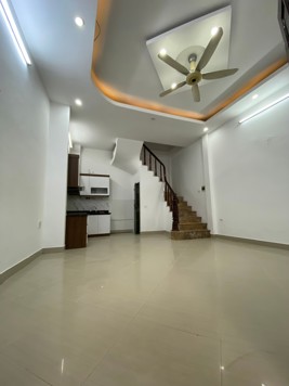Bán nhà Hoàng Mai – Giá 8.1 tỷ – DT 30m² x 5 tầng – MT 5.3m – 2 thoáng vĩnh viễn, gần ô tô