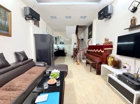 Bán nhà Hoàng Mai – Giá 8.2 tỷ – DT 36m² x 6 tầng – MT 3.7m – nhà đẹp, sân để xe riêng
