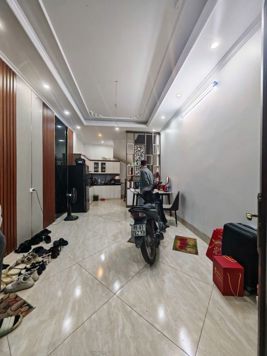 Bán nhà Hoàng Mai – Giá 7.95 tỷ – DT 35m² x 5 tầng – MT 3.5m – nhà đẹp, full nội thất, ở ngay