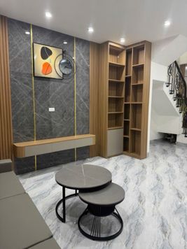Bán nhà Hoàng Mai – Giá 8.5 tỷ – DT 30m² x 5 tầng – MT 9m – ô tô đỗ cổng, ở ngay