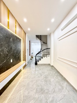 Bán nhà Hoàng Mai – Giá 8.4 tỷ – DT 50m² x 4 tầng – ô tô đỗ cổng, lô góc, ngõ thông