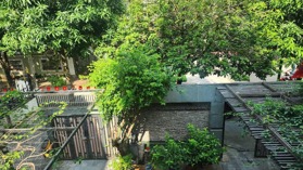 Bán biệt thự Tây Nam Linh Đàm – Giá 73 tỷ – DT 200m² x 4 tầng – MT 10m – sân vườn – mặt vườn hoa