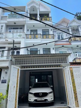 Cho thuê nhà hẻm xe hơi 1979 Huỳnh Tấn Phát, Nhà Bè, DT 4,5 x17m, 3 lầu. Giá 16 triệu