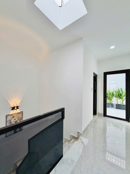 Hiếm! Có thang máy - xe hơi quay đầu! Bán nhà mới Nguyễn Xí (4x10m) - 3 tầng - 3PN. Chỉ 8 tỷ TL