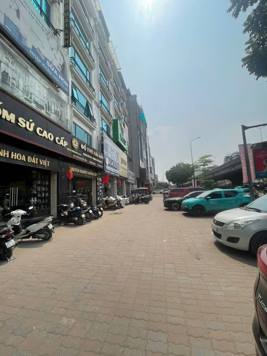 BÁN TÒA NHÀ MẶT ĐƯỜNG NGUYỄN XIỂN. 98M2 - 8 TẦNG. THANG MÁY.