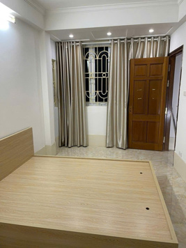 Bán nhà dân xây ở Khâm thiên 5 tầng x 27m2, ngõ nông, kiên cố, sổ nở hậu