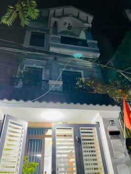 Cần bán nhà 3 lầu Huỳnh Tấn Phát, Nhà bè, DT 4,7 x21m. Giá 6,2 tỷ