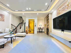Nhà Thang Máy||*6 Tầng- 42m2*14.9 tỷ- MT 5.5m- Ngõ Thịnh Quang- Quận Đống Đa.