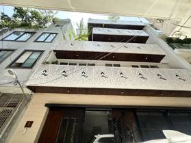 BÁN NHÀ PHÂN LÔ ĐƯỜNG LÊ VĂN LƯƠNG. 100M2 - 5 TẦNG. THANG MÁY.