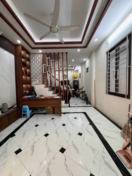 8.7 tỷ. Bán nhà phố Lạc Trung 50m2 x 5 tầng, dân xây cực chắc chắn, lô góc thoáng sáng, 25m ra phố 