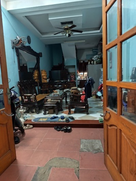 Nhà riêng, chính chủ. Giấy tờ hợp pháp. Nhà 4T ,3 phòng ngủ, 1 phòng khách , 1 tầng thờ +  sân 