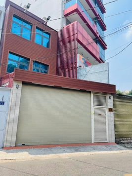 Bán gấp nhà HXH Hoàng Hoa Thám Bình Thạnh, 3 tầng, 4PN, gần Q1, dòng tiền cho thuê 22tr/tháng