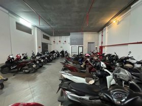 Bán Nhà Giáp Nhất. Thanh Xuân. Thang Máy. Lô Góc. Ô Tô. DT 198m2. MT 8.3m. Giá 51 Tỷ.
