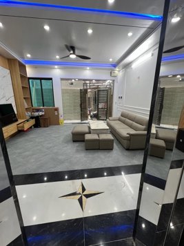 Bán Nhà Văn Hương. Đống Đa. 7 Tầng Thang Máy. DT 48m2. MT 5m. Giá 11.4 Tỷ. 