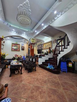 Bán nhà phố VIP Trần Đại Nghĩa 81m² x 4 tầng, ô tô đỗ cửa, cách mặt phố 15m, dân trí cao