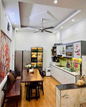 Bán nhà Kim Giang – Giá 10.6 tỷ – DT 50m² x 5 tầng – Lô góc giếng trời, Ngõ nông ô tô lùi cửa