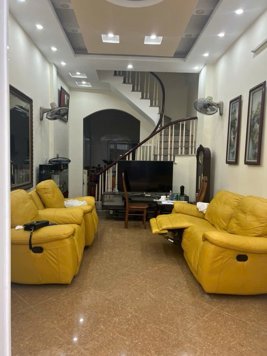 Bán Nhà Đường Cầu Giấy. Cầu Giấy. DT 59m2. MT 4m. 4 Tầng. Giá 14.9 Tỷ.