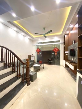 Bán nhà riêng 30m 5 tầng 3 ngủ 6,9 tỉ 