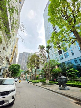 BÁN NHÀ LIỀN KỀ PHỐ LÁNG HẠ. 115M2 - 6 TẦNG. THANG MÁY. GARA Ô TÔ.