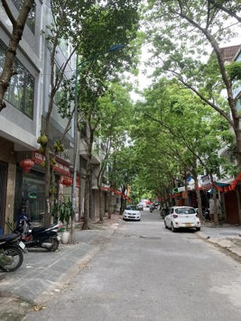 BÁN NHÀ LIỀN KỀ KĐT XA LA. 50M2 - 5 TẦNG. MT 5M. KINH DOANH.