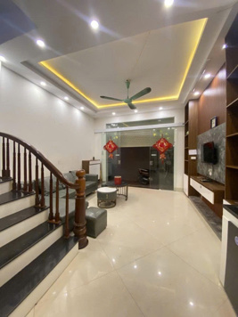 Bán nhà riêng ở Nguyễn khang, xây mới 5 tầng, ngõ nông, sđc chính chủ chỉ 7 tỷ