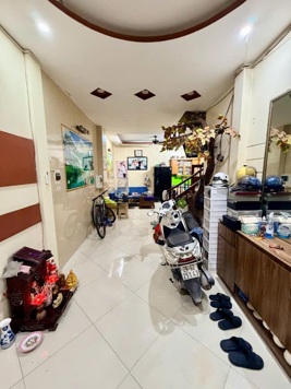 Bán nhà nhà dân xây kiêu cổ ở khâm thiên 40m2 x 4 tầng, giá rẻ nhất nhì khu vực