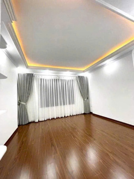 Bán Nhà Cầu Giấy 35/40m2 x5 tầng mt:4m2  -Giá 8,9 tỷ ( có thương lượng ) 