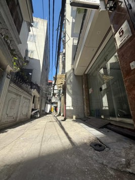 BÁN TÒA NHÀ ĐƯỜNG GIÁP BÁT. 80M2 XÂY 6 TẦNG. THANG MÁY. GARA Ô TÔ.