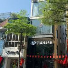 MẶT PHỐ KHÂM THIÊN – LÔ GÓC – 7 TẦNG THANG MÁY – DÒNG TIỀN 1.2 TỶ/NĂM – GIÁ 56 TỶ