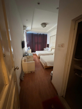  Cho thuê khách sạn, homestay ở Linh Lang 14 phòng, thang máy, oto đỗ cửa