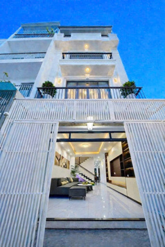 Bán nhà Full nội thất hẻm 88 Nguyễn Văn Quỳ, Quận 7, DT 4,2 x16m, 3 lầu. Giá 7,2 tỷ