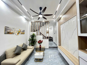  GIẢM SỐC 250 TRIỆU – PHÂN LÔ CÁN BỘ CA ĐA SỸ, HĐ – NGÕ THÔNG TỨ TUNG – Ô TÔ ĐỖ 