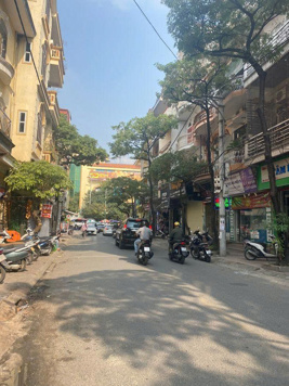 Bán nhà 3 tầng phố Lê Hồng Phong, 150m2, mặt tiền 7m, 2 mặt thoáng trước và sau, ô tô đỗ cửa
