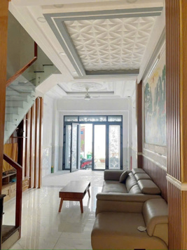 Cho thuê nhà nguyên căn Đào Tông Nguyên,NB, DT 4 x15m, 3 lầu. Giá 12 triệu