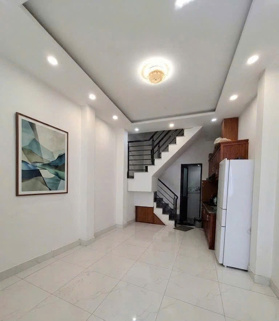 Bán nhà Cách Mạng Tháng Tám, QUẬN 10, DT 4.5 x 7m, giá 3.95 tỷ