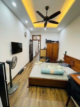 Hiếm!!!Nhà riêng Phố Vạn Phúc 52m2 x 5T , Ngõ rộng hơn 3m - Quan chức , dân cư văn minh, ở sướng 