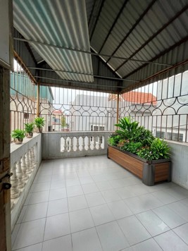 Ngã tư Bạch Mai – Đại La sầm uất 💥 Nhà dân xây, lô góc, tổ ấm an cư – 28m2 x 5 tầng tầm 3 tỷ