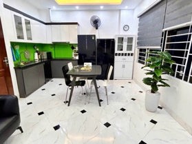 Tô Vĩnh Diện, 33m², MT 5.5m, 13.2 tỷ, lô góc, gara ô tô, ngõ to như phố, 