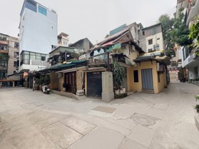 Nhà đẹp Lý Nam Đế 💥 Sát mặt phố, ô tô đỗ cửa, kinh doanh văn phòng - homestay — 40m2 giá 5x tỷ