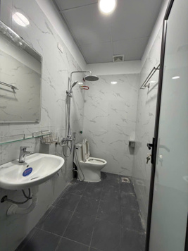 Chính chủ cần bán nhà Đông dư 35m x 5 tầng, 1 tum nhà mới tinh, chỉ xách đồ về ở