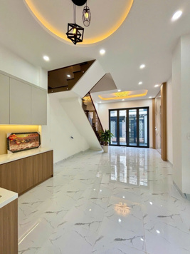 Bán nhà 3 tầng hẻm 47 Trường Lưu, P. Long Trường.  